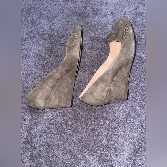 Kate Spade Wedge Heels - Gray Slightly Green Suede w/ Fringe Bow - Picture 12 of 15